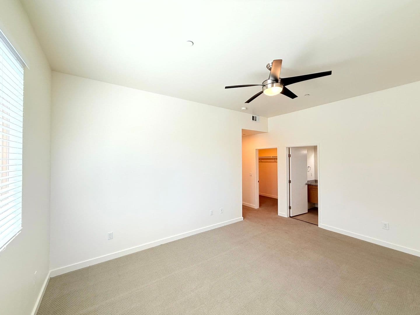 Van Nuys Apartment: 6428 Woodley Avenue