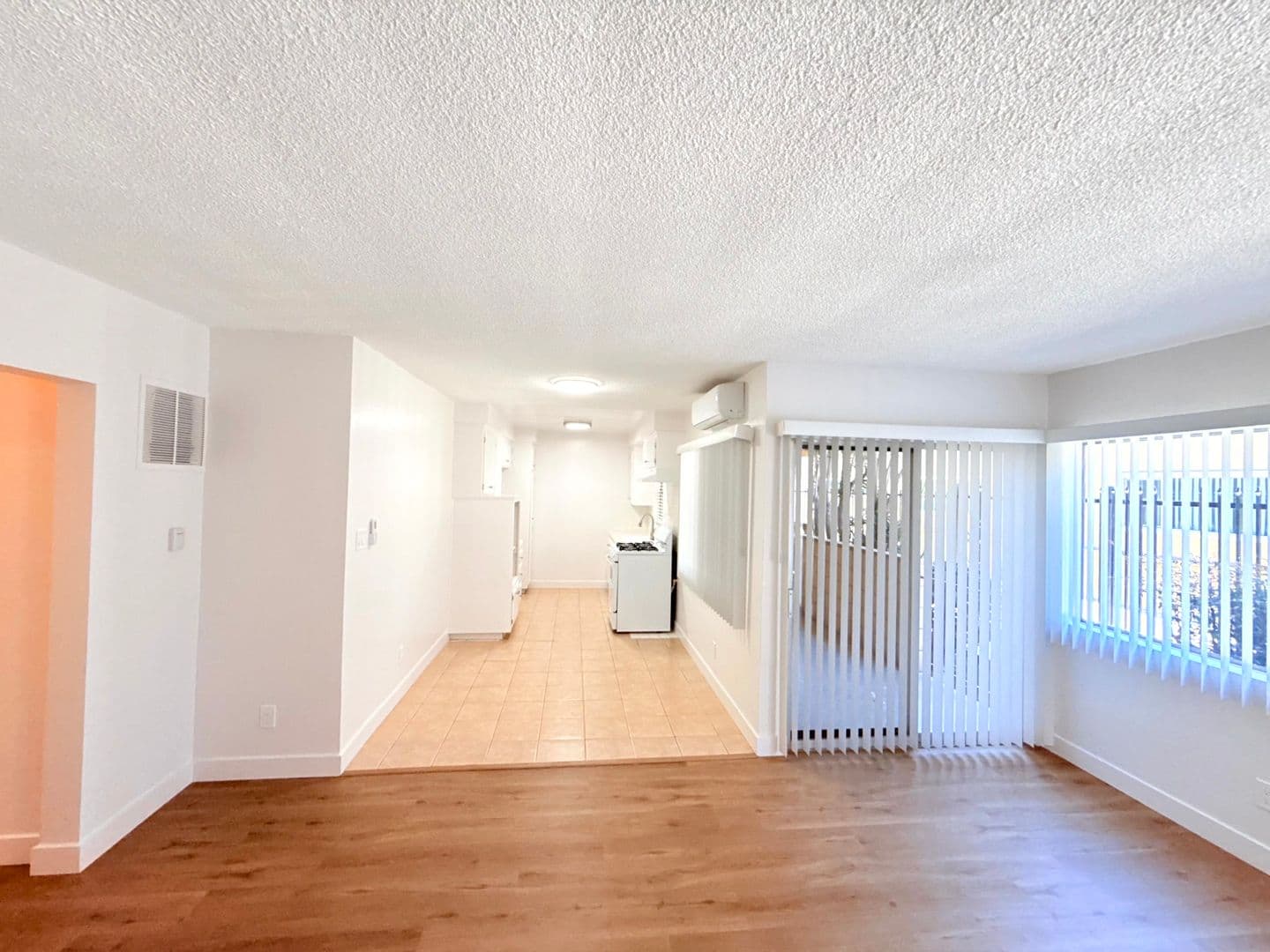 Inglewood Apartment: 853 W Beach Avenue