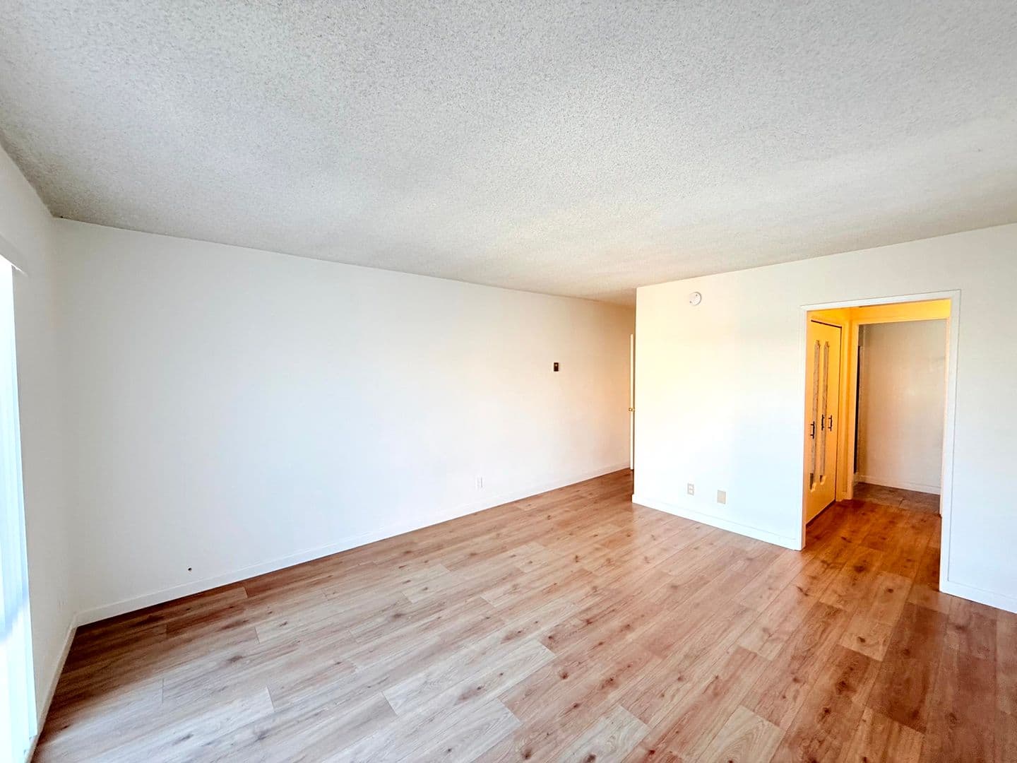 Los Angeles Apartment: 1275 Barry Avenue