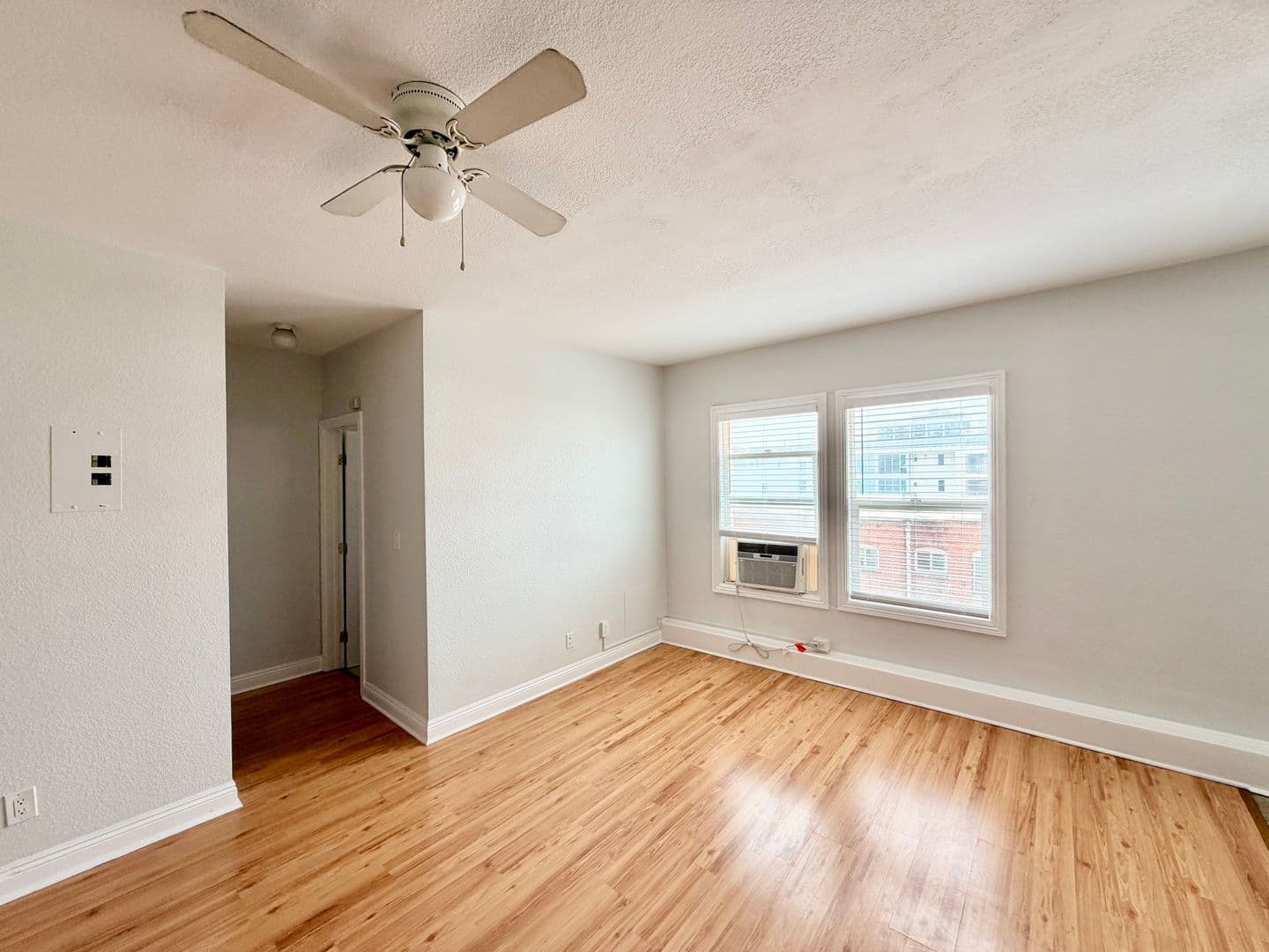 Los Angeles Apartment: 676 Shatto Place