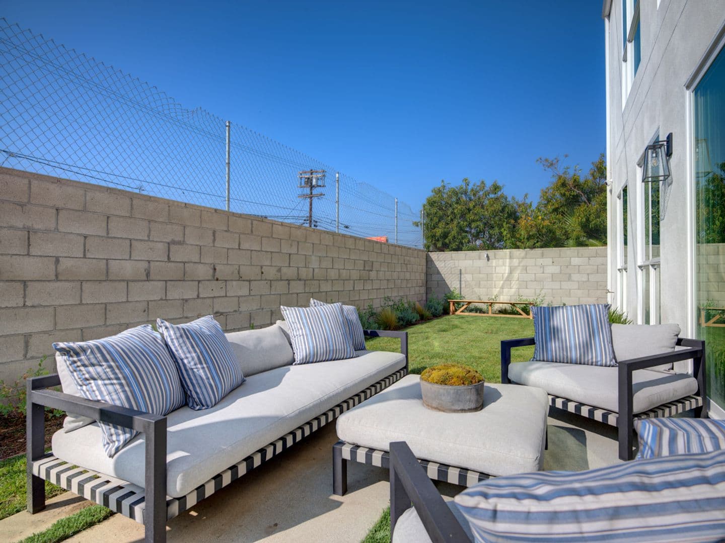 Los Angeles Townhome: 6016 - 6018 Comey Ave