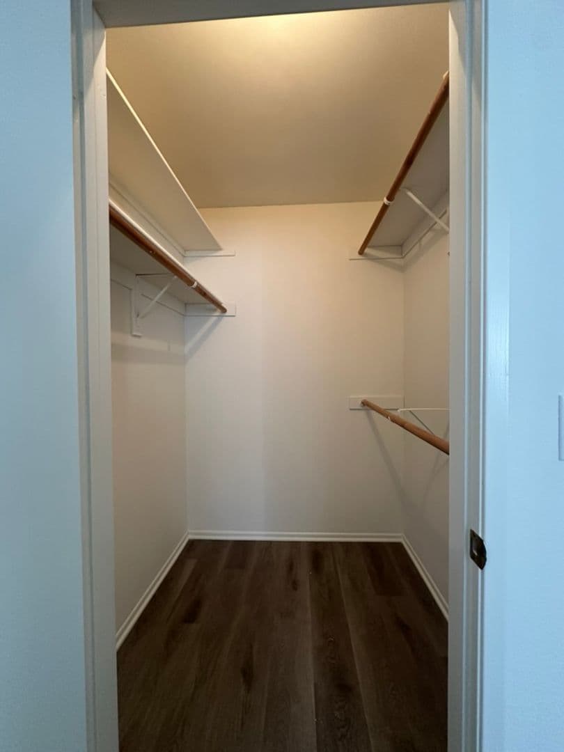 Sherman Oaks Apartment: 4513 Woodman Avenue