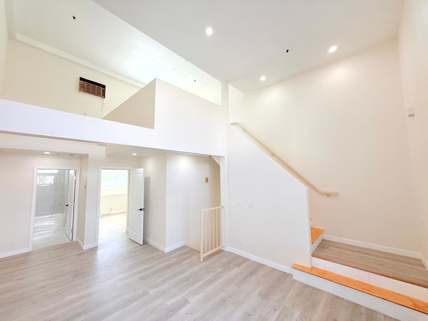 Los Angeles Apartment: 432 N Kingsley Dr.