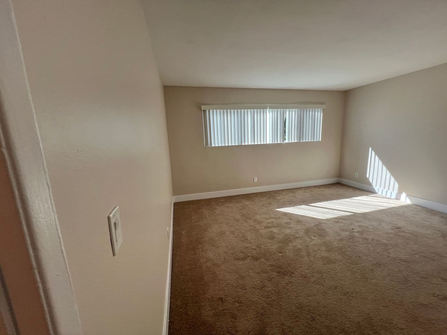 Sherman Oaks Apartment: 4647 Vista Del Monte