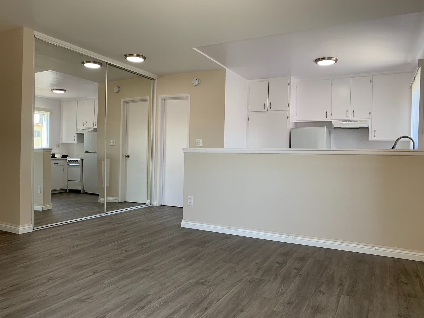 Northridge Apartment: 9600 Reseda Blvd