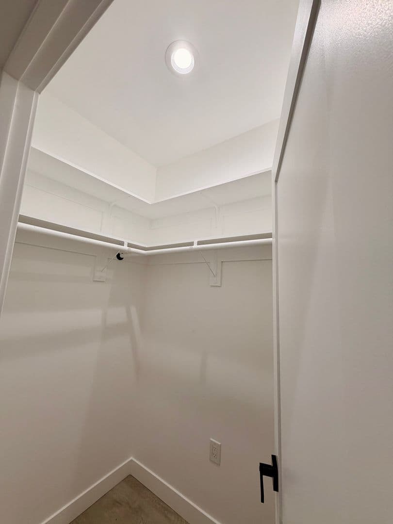 Los Angeles Apartment: 666 Shatto Place
