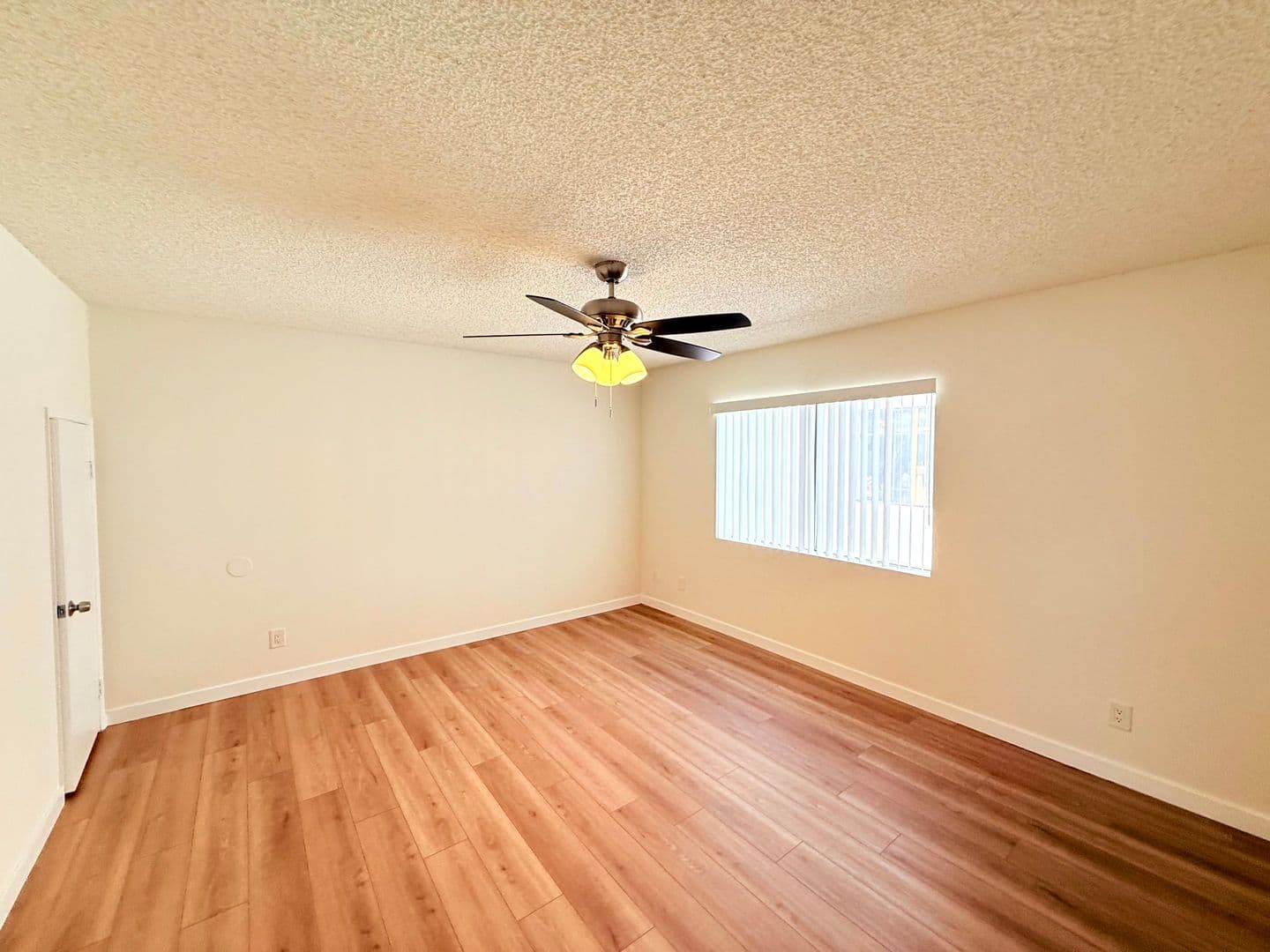 North Hollywood Apartment: 5233 Cartwright Avenue