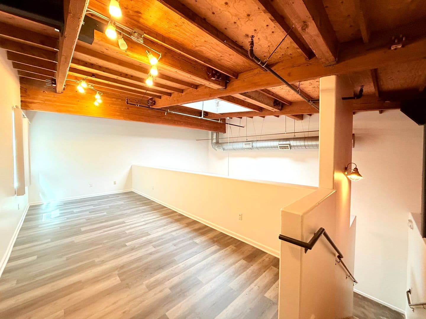 Los Angeles Apartment: 1734 N. Main St.,/ 633 Gibbons Street