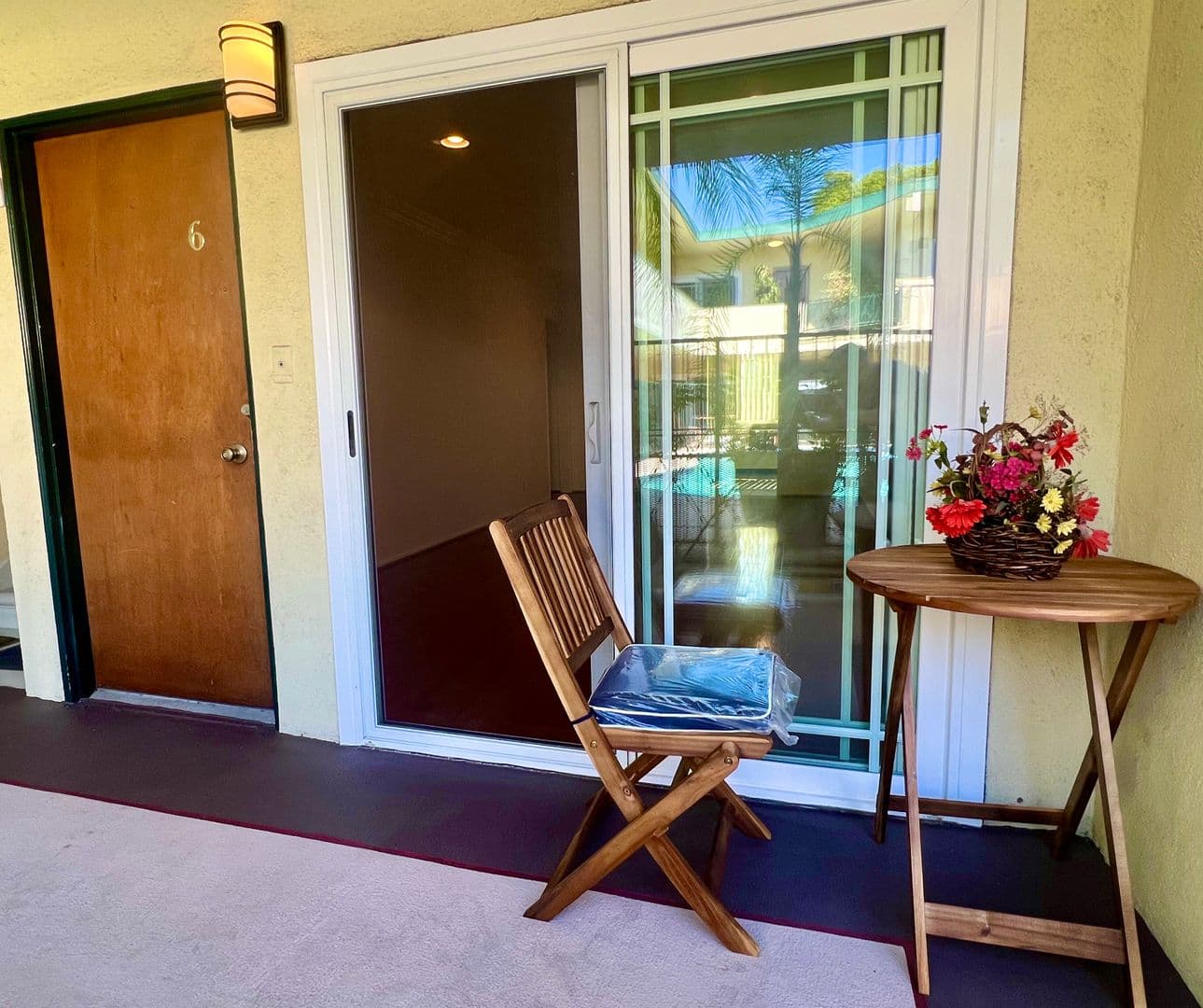 West Hollywood Apartment: 8130 Norton Ave
