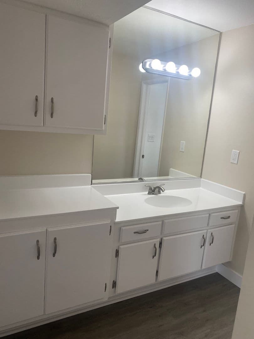 Winnetka Apartment: 20258 Roscoe Blvd