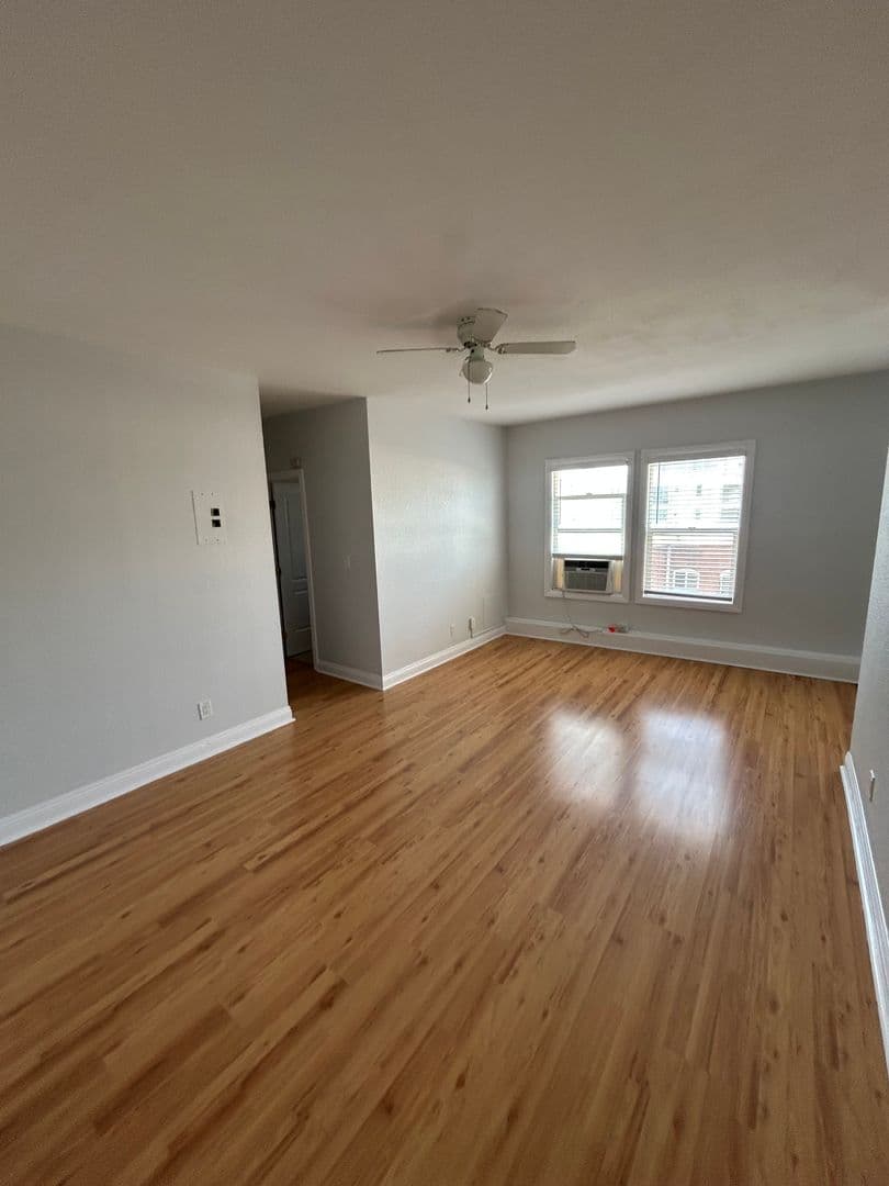 Los Angeles Apartment: 676 Shatto Place