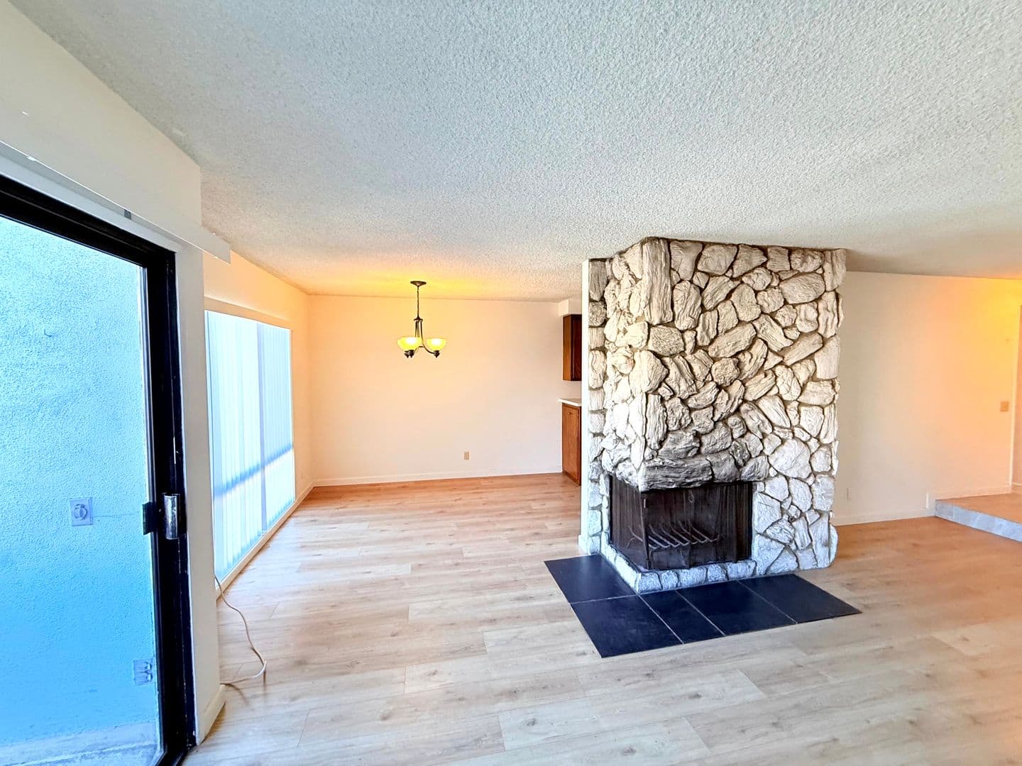Los Angeles Apartment: 1275 Barry Avenue