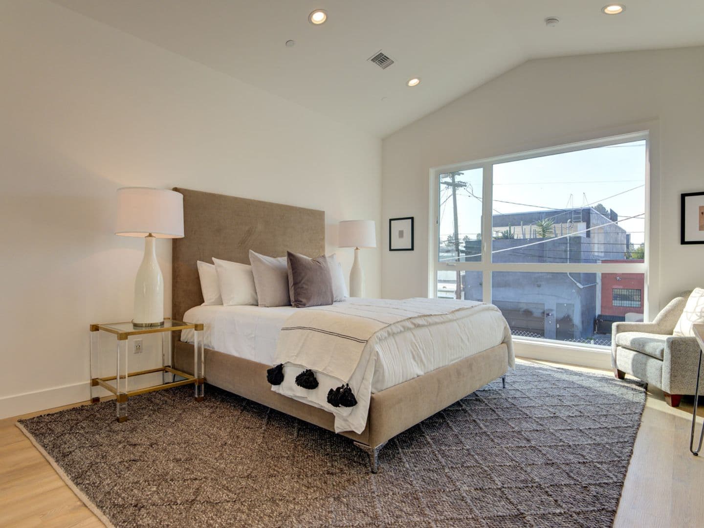 Los Angeles Townhome: 6016 - 6018 Comey Ave