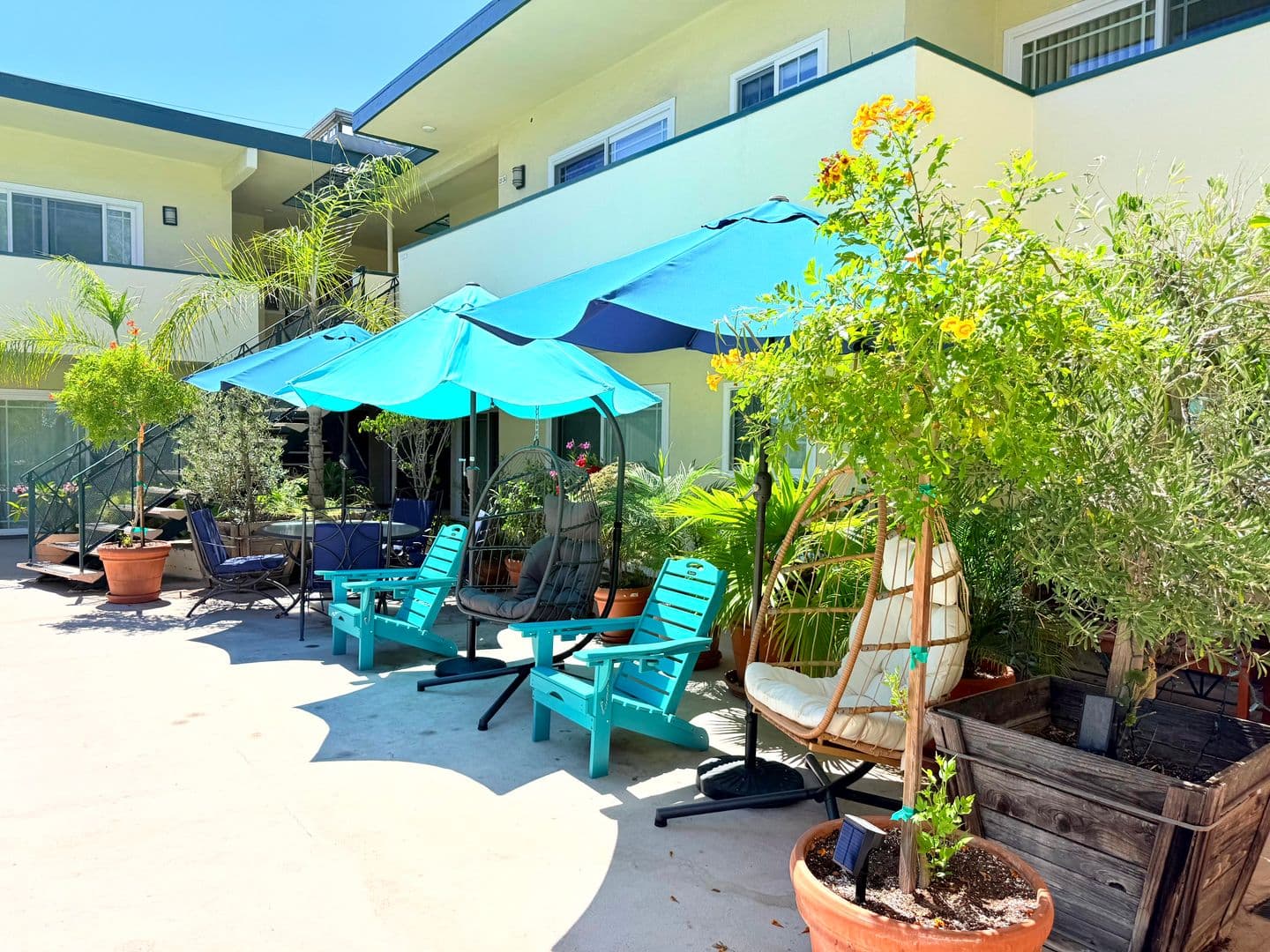 West Hollywood Apartment: 8130 Norton Ave