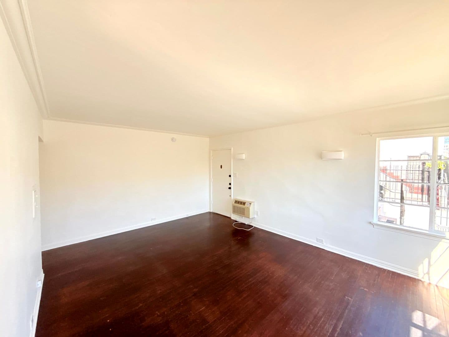 Los Angeles Apartment: 3919 W. 8th Street