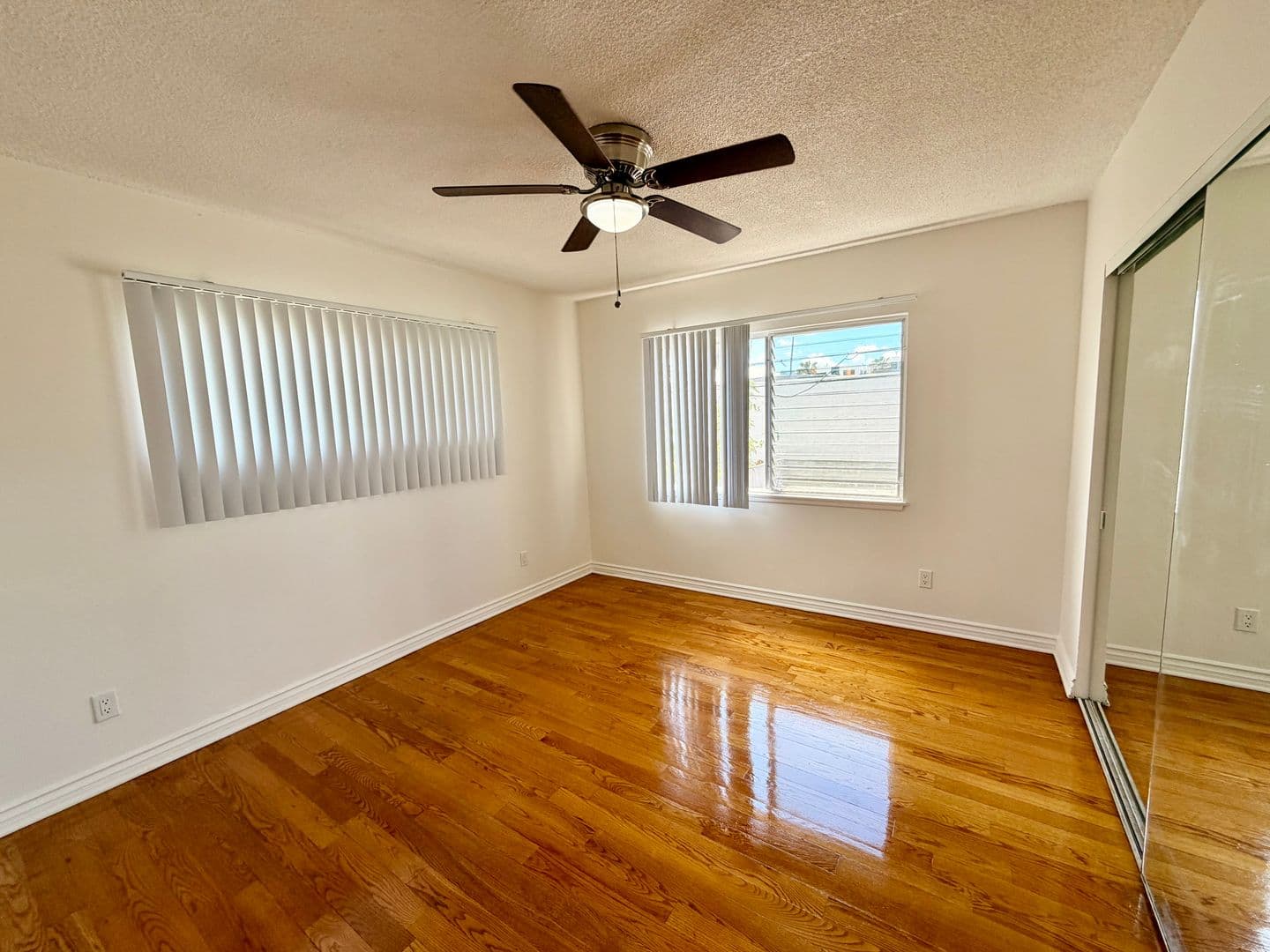 Los Angeles Apartment: 5612 Harold Way