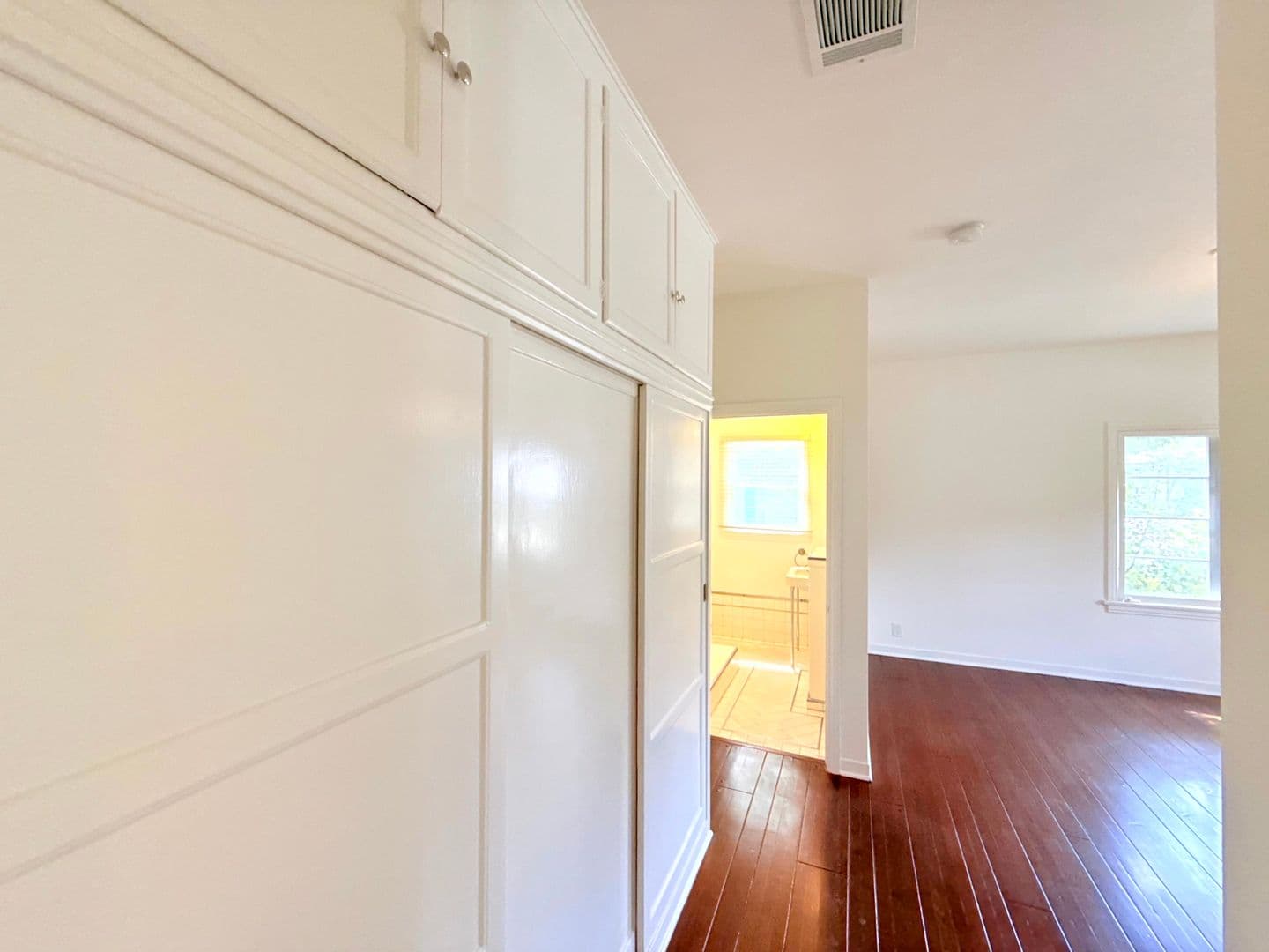 Los Angeles Apartment: 7660 Hollywood Boulevard