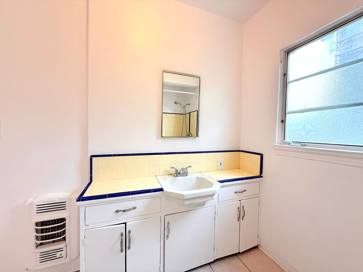 Los Angeles Apartment: 3919 W. 8th Street