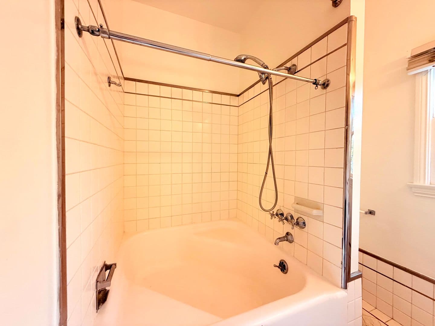 Los Angeles Apartment: 7660 Hollywood Boulevard