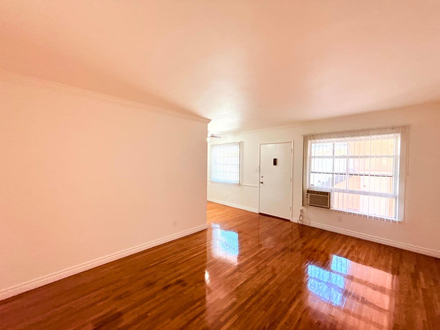 Los Angeles Apartment: 1415 Hudson Avenue