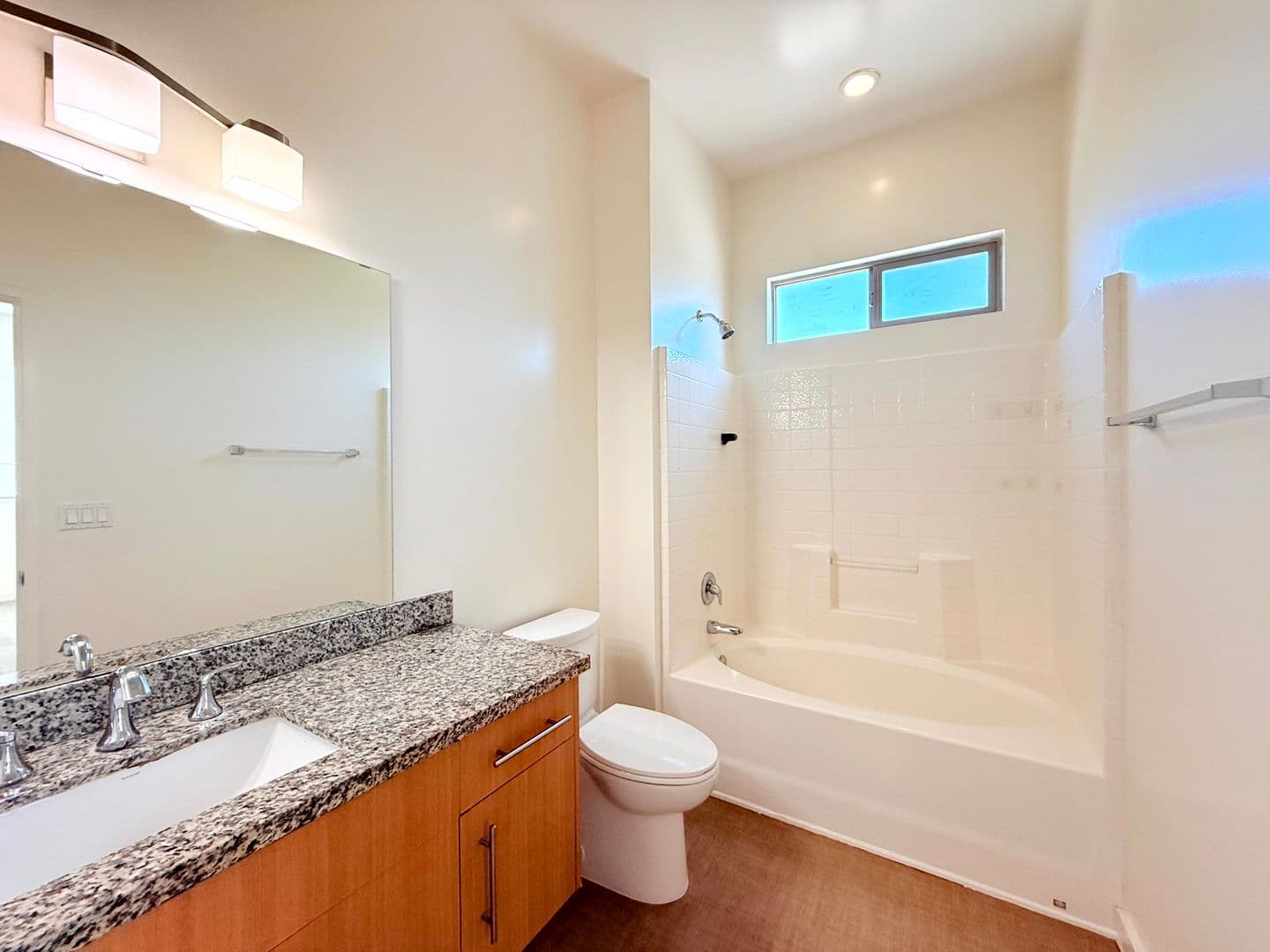 Van Nuys Apartment: 6428 Woodley Avenue