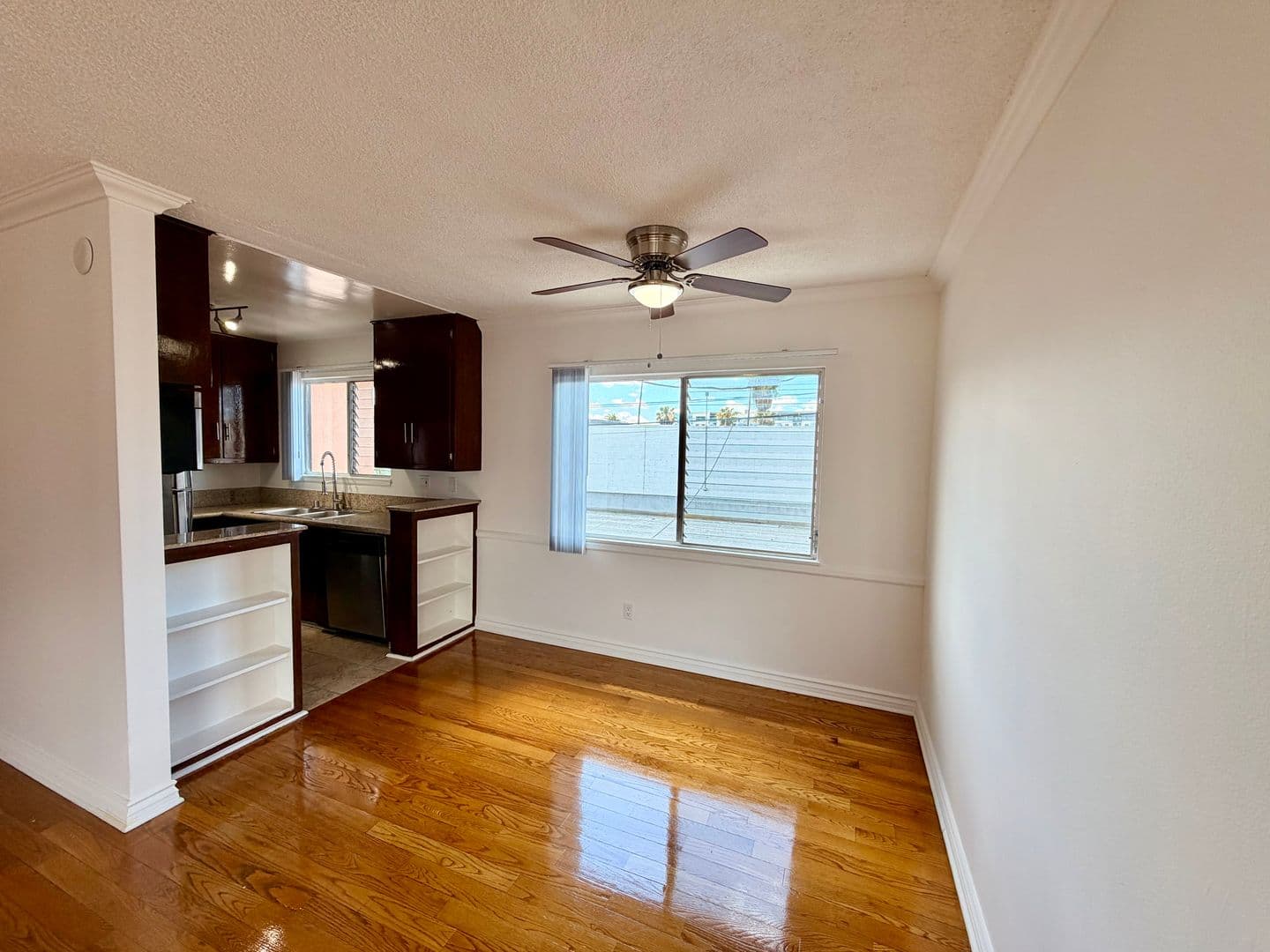 Los Angeles Apartment: 5612 Harold Way