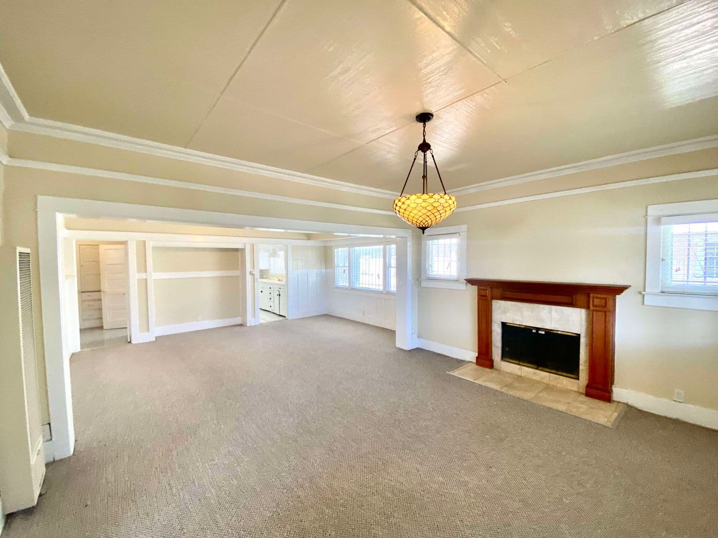 Los Angeles House: 1513 W 45th St
