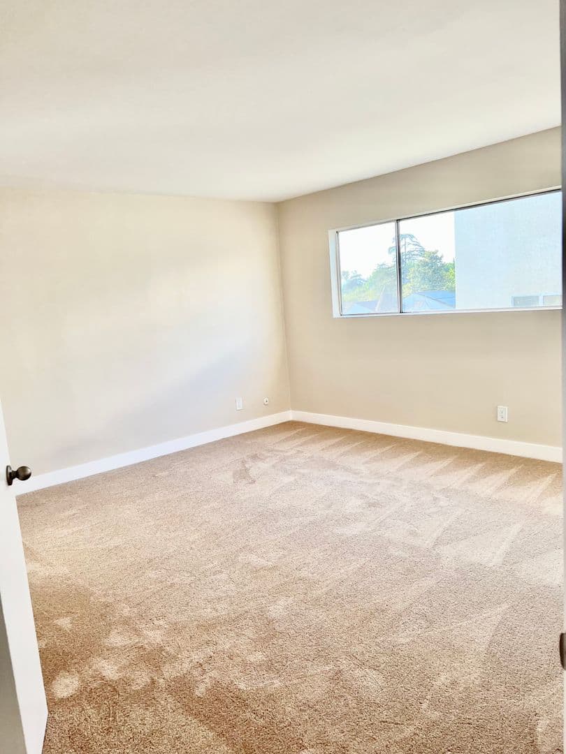 Sherman Oaks Apartment: 4647 Vista Del Monte