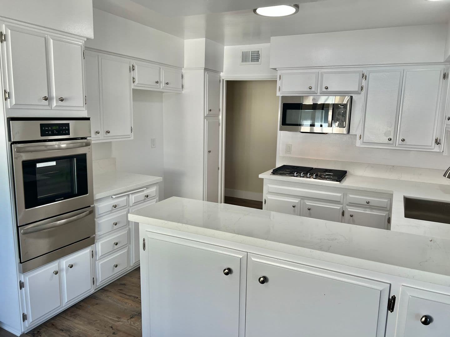 Sherman Oaks Apartment: 4647 Vista Del Monte