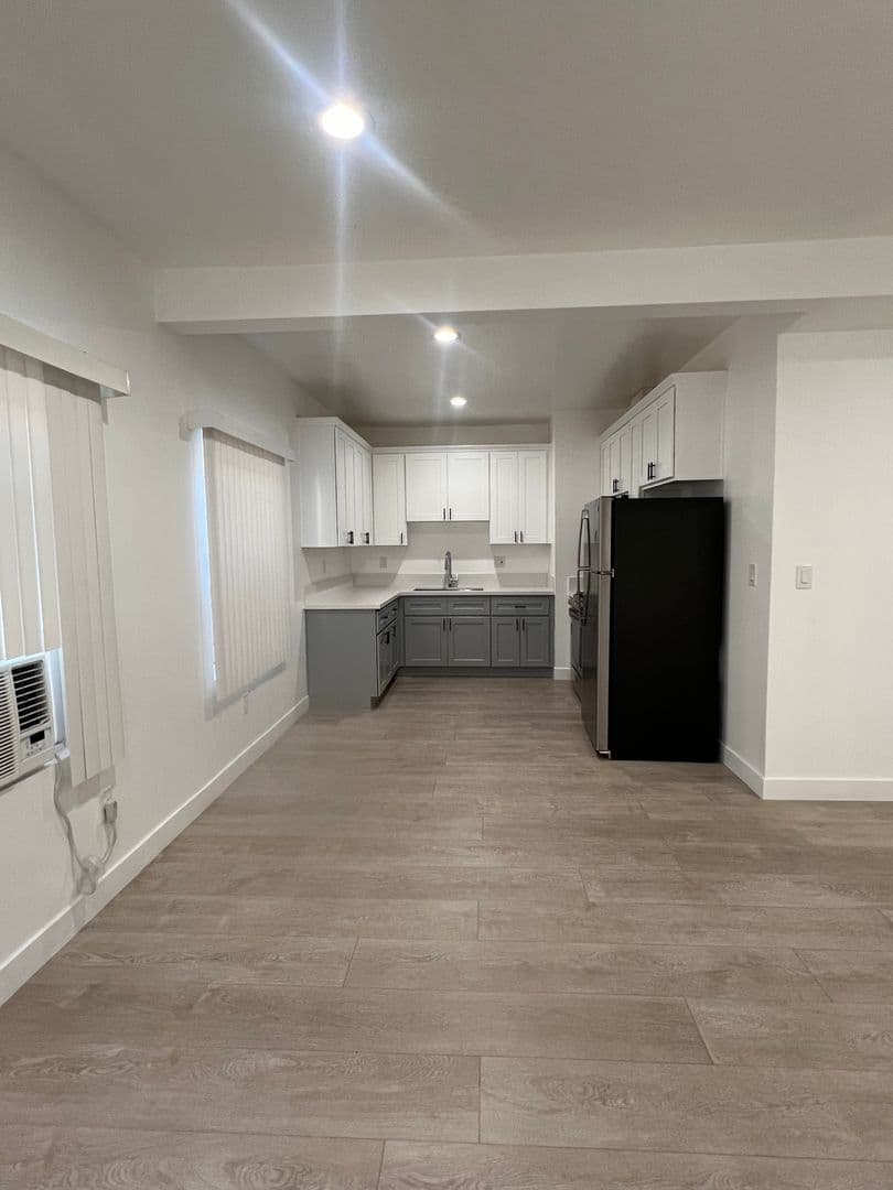 Los Angeles Apartment: 666 Shatto Place