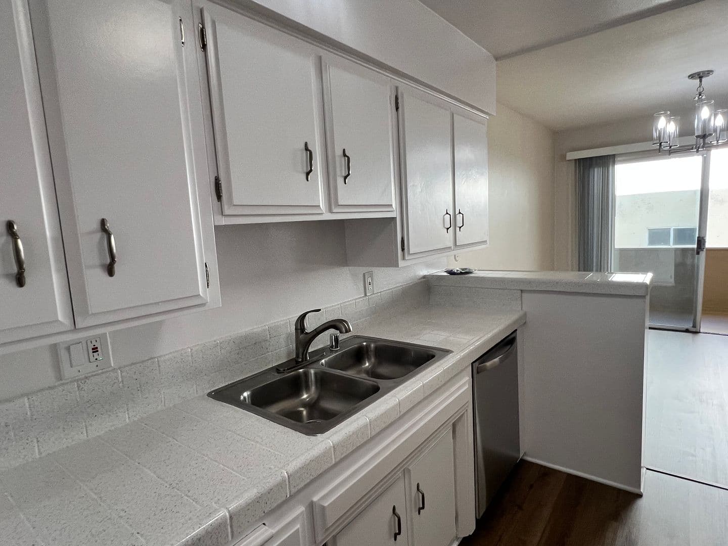 Sherman Oaks Apartment: 4647 Vista Del Monte