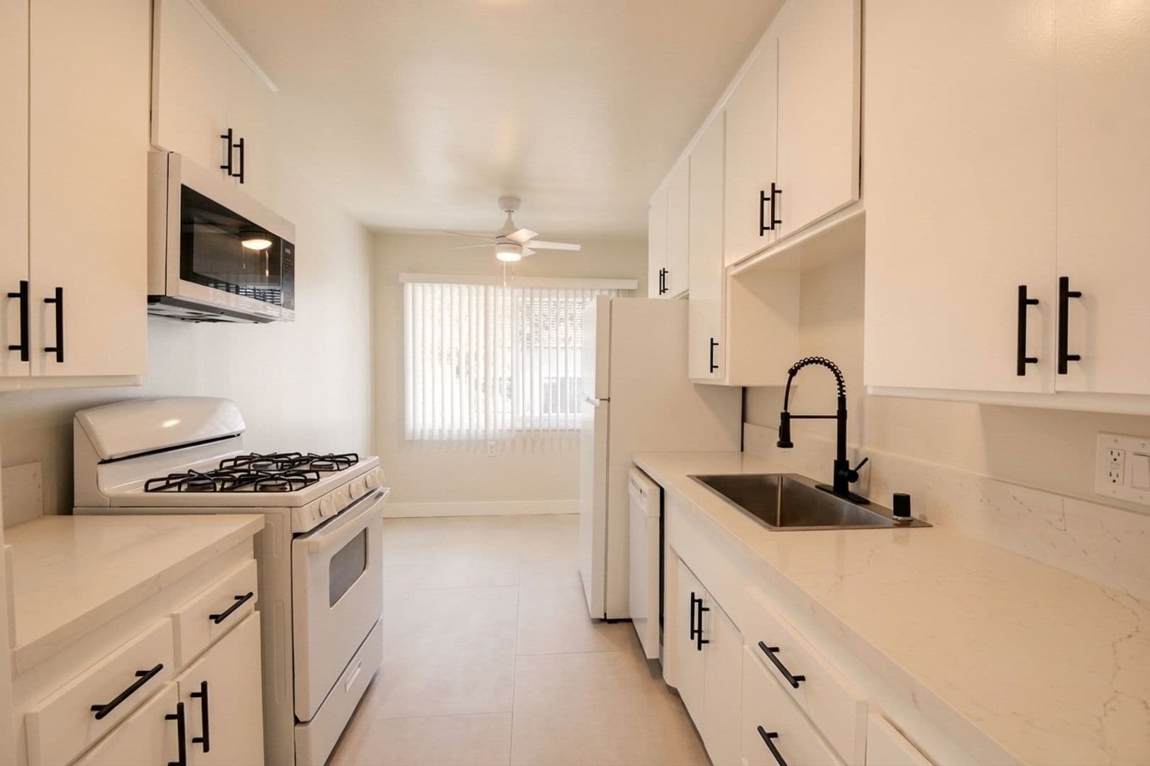 Burbank Apartment: 425 E. Magnolia Boulevard