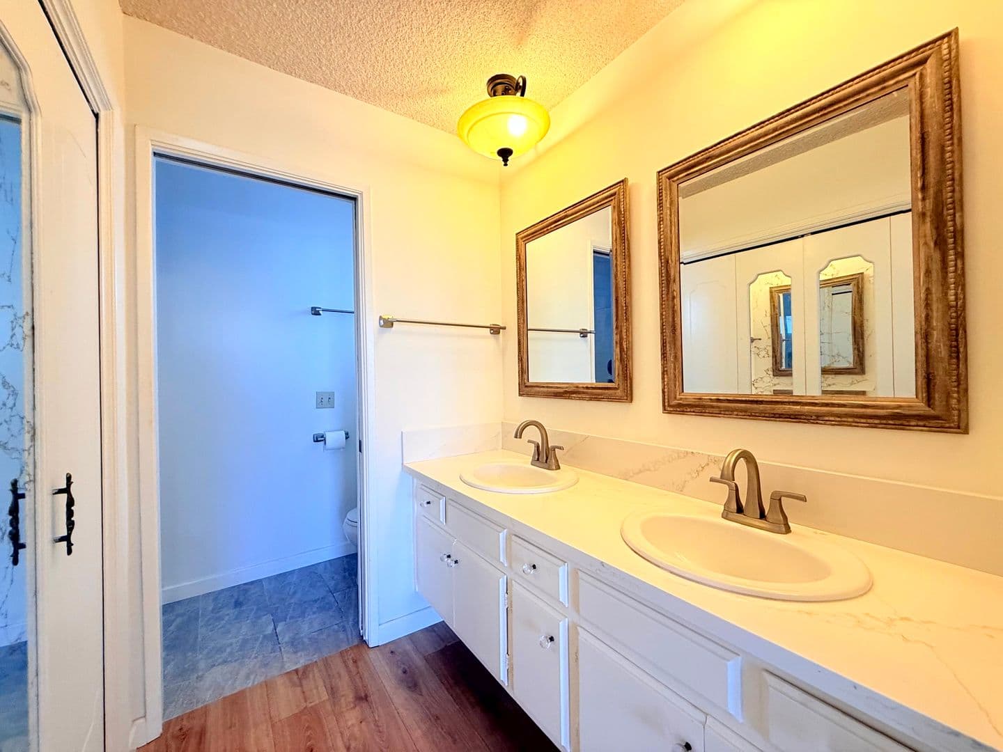 Los Angeles Apartment: 1275 Barry Avenue
