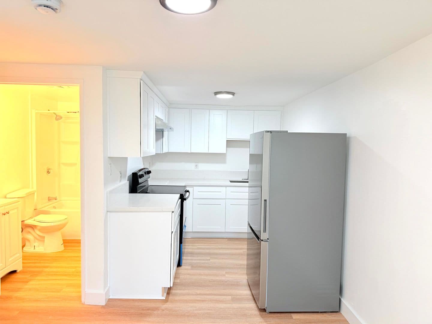 Los Angeles Apartment: 1715 Westmoreland Blvd