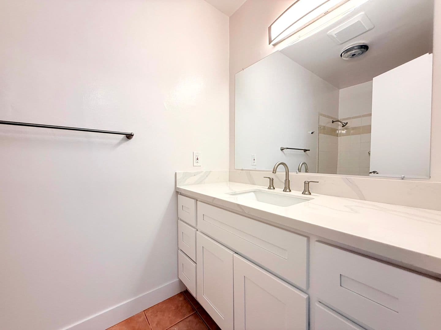 Inglewood Apartment: 853 W Beach Avenue