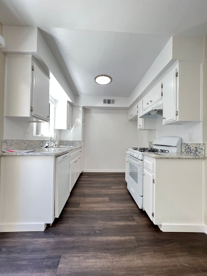 Reseda Apartment: 7259 Baird Avenue