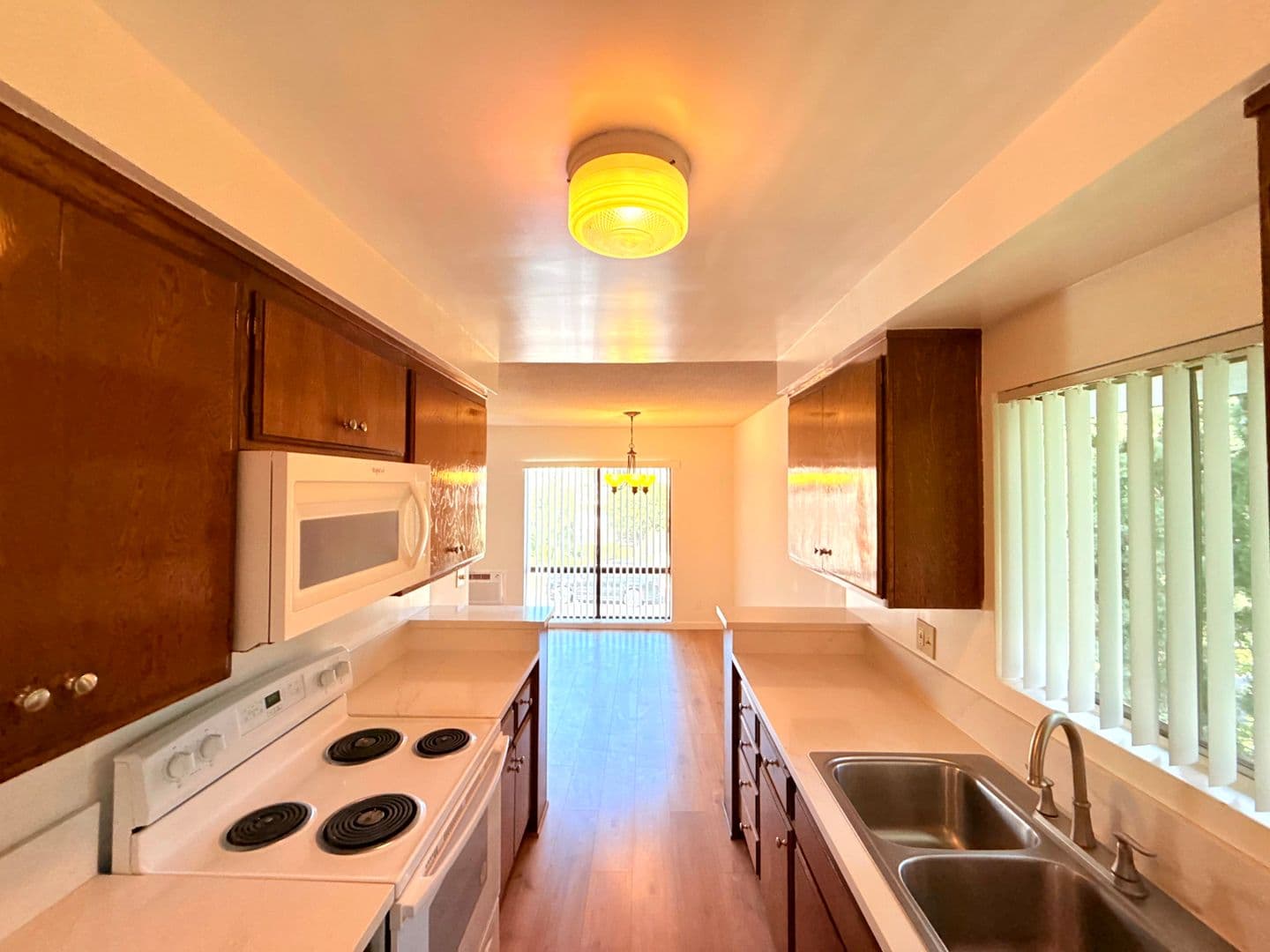 Los Angeles Apartment: 1275 Barry Avenue