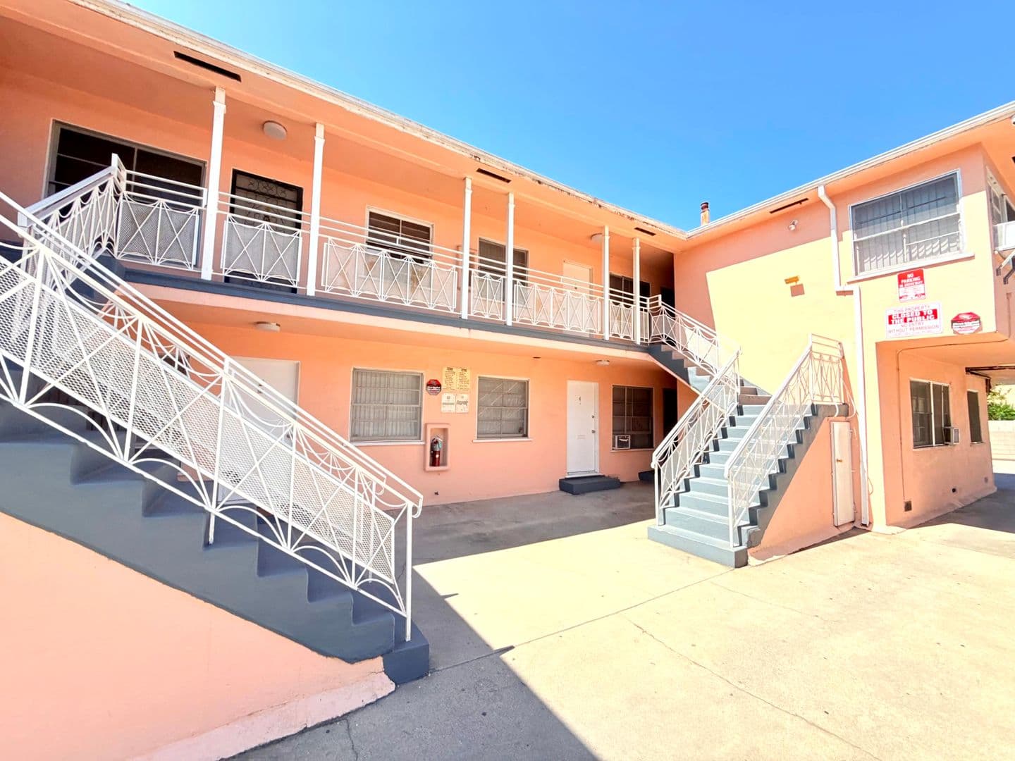 Los Angeles Apartment: 1415 Hudson Avenue