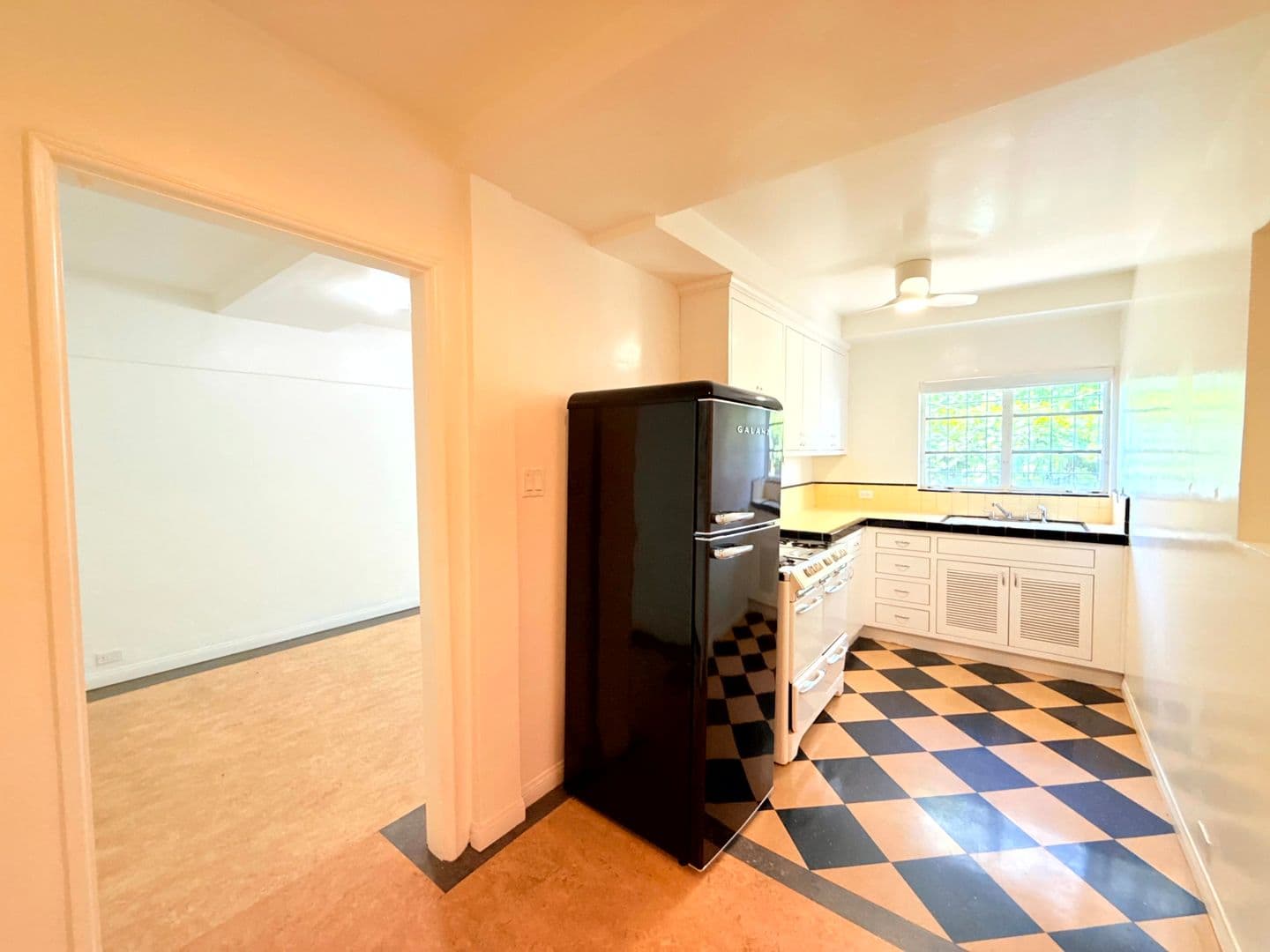 Los Angeles Apartment: 3919 W. 8th Street