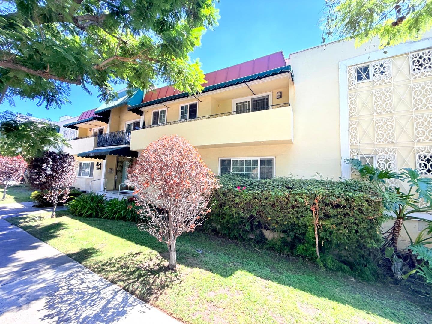 West Hollywood Apartment: 8130 Norton Ave