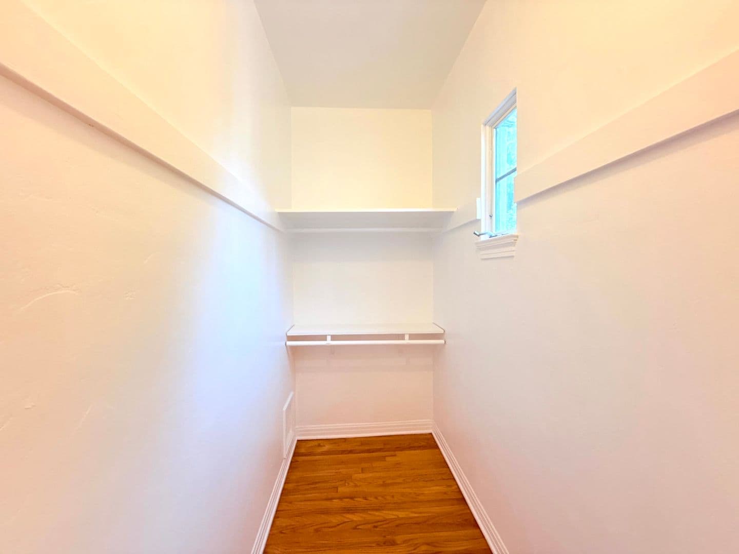 Los Angeles Apartment: 3919 W. 8th Street