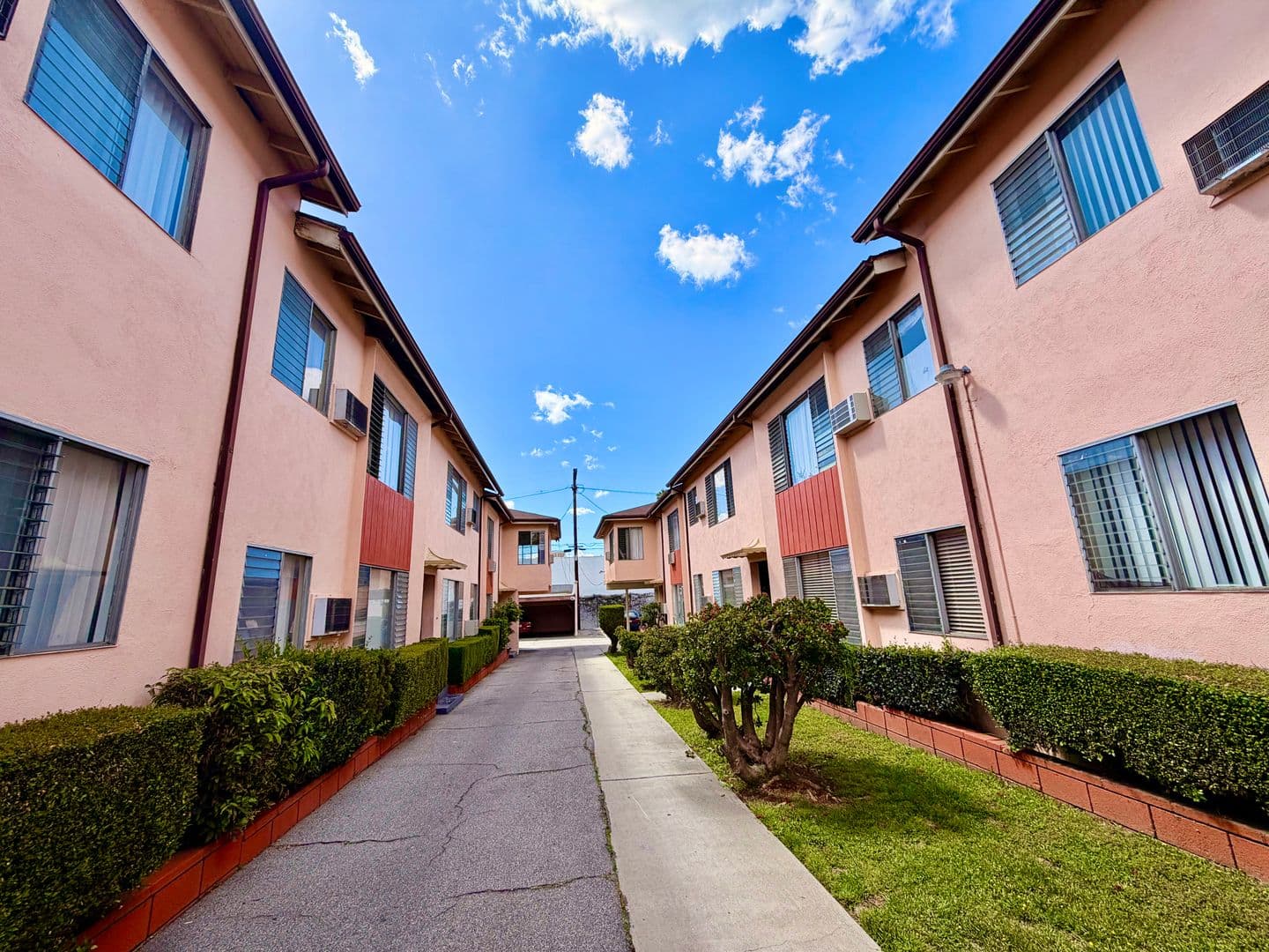 Los Angeles Apartment: 5612 Harold Way