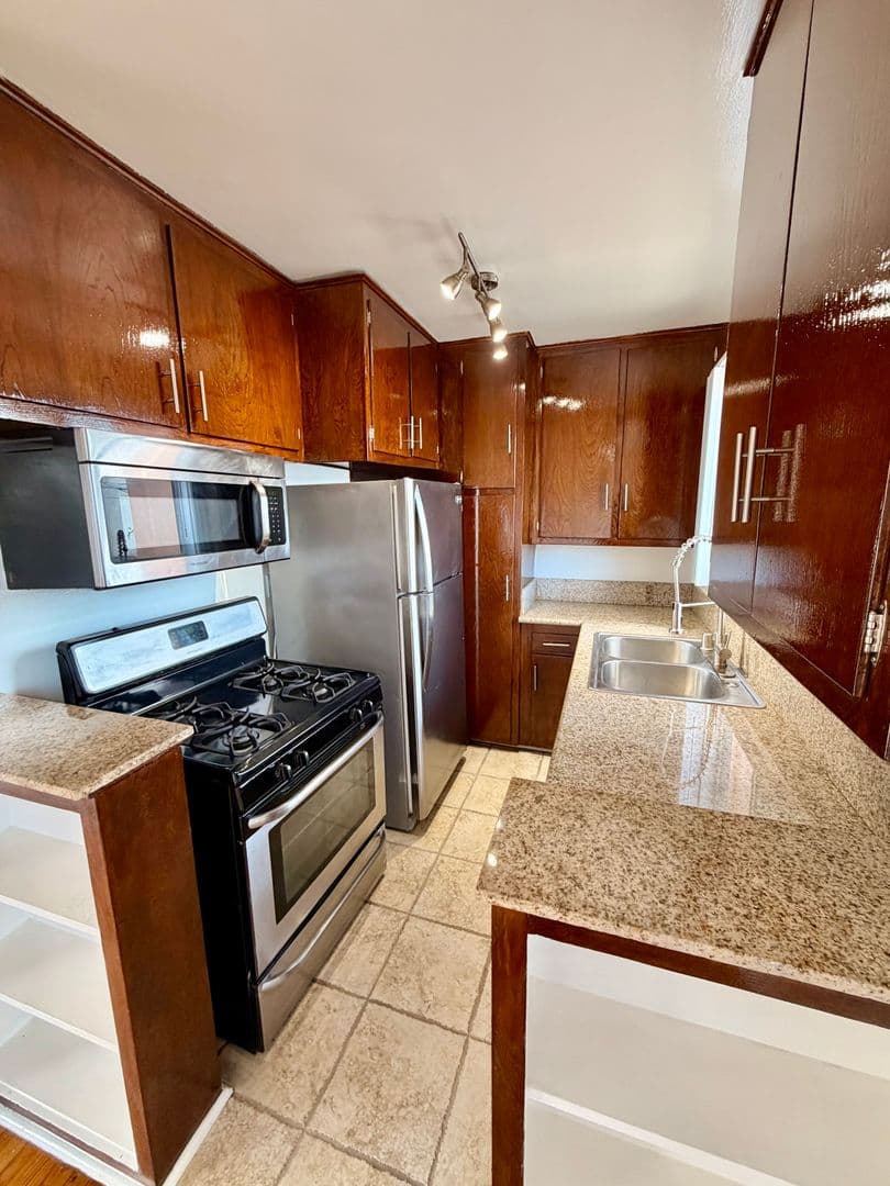 Los Angeles Apartment: 5612 Harold Way