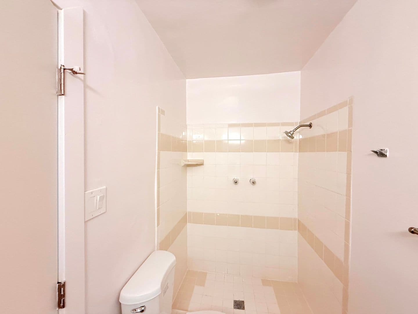 Inglewood Apartment: 853 W Beach Avenue