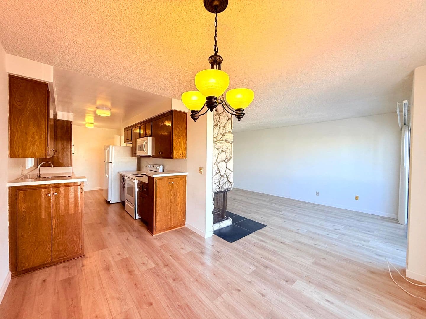 Los Angeles Apartment: 1275 Barry Avenue
