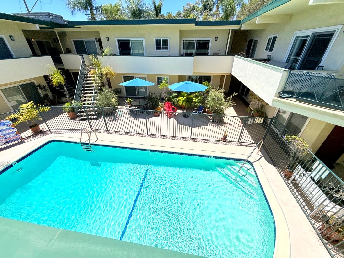 West Hollywood Apartment: 8130 Norton Ave