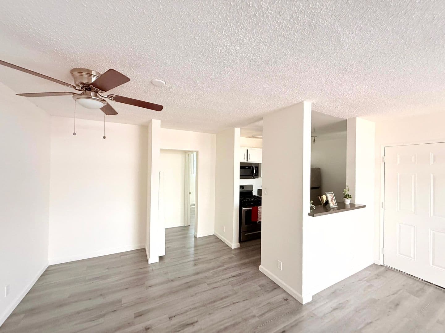 Los Angeles Apartment: 1029 N. Ardmore Avenue