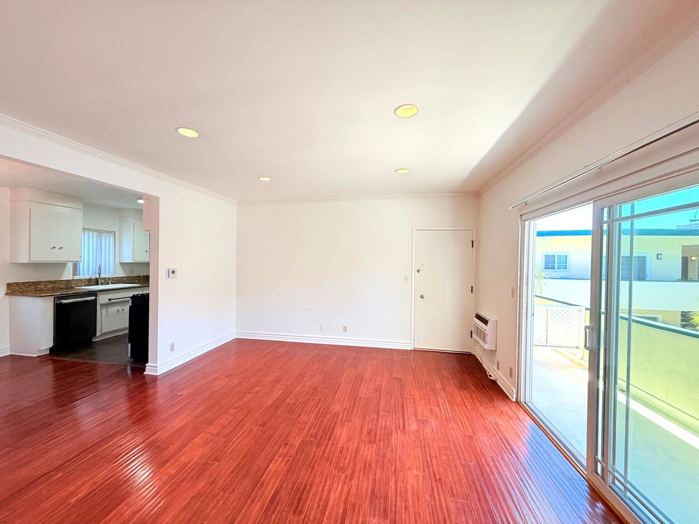 West Hollywood Apartment: 8130 Norton Ave