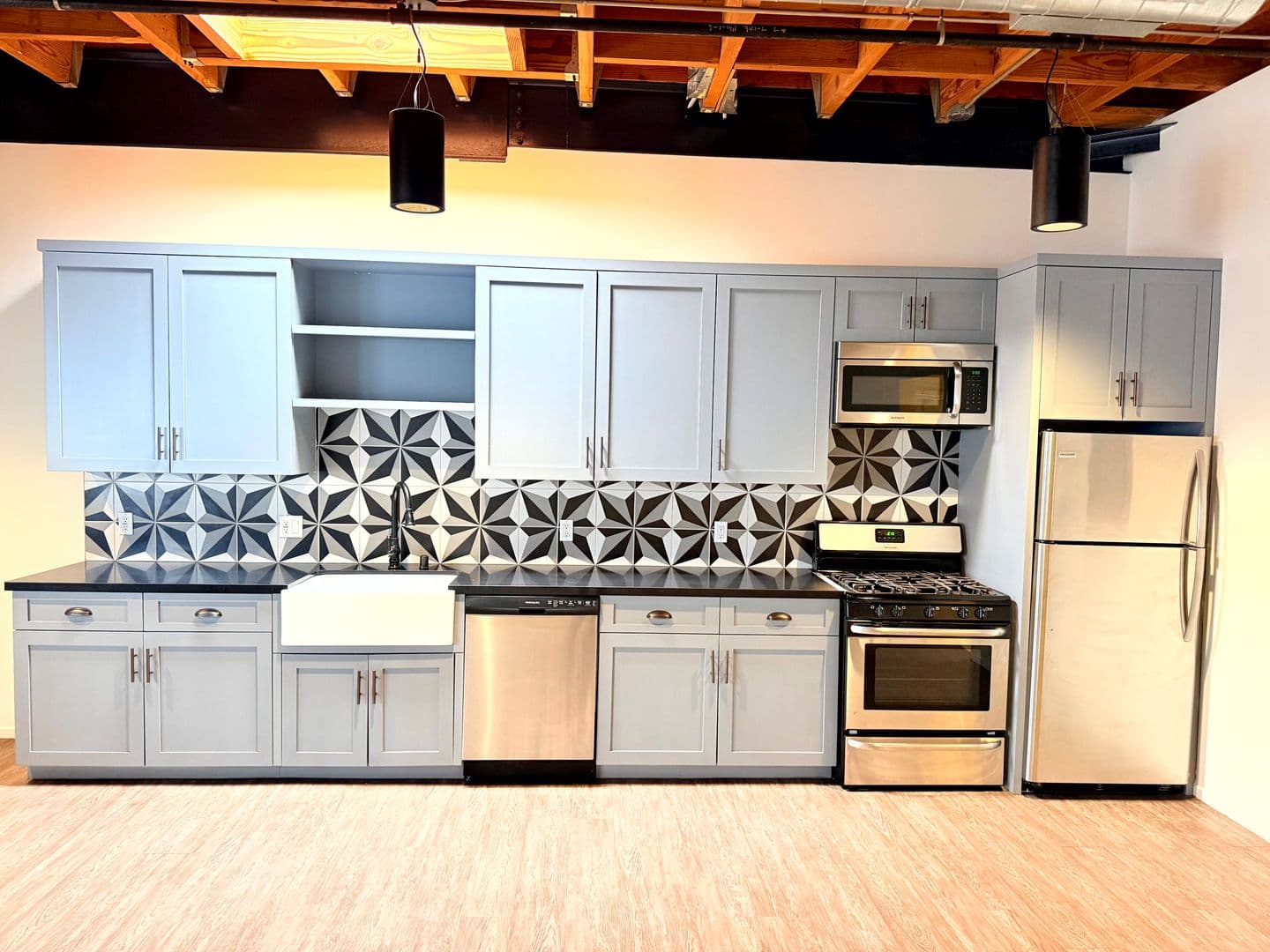 Los Angeles Apartment: 2311 Pasadena Avenue