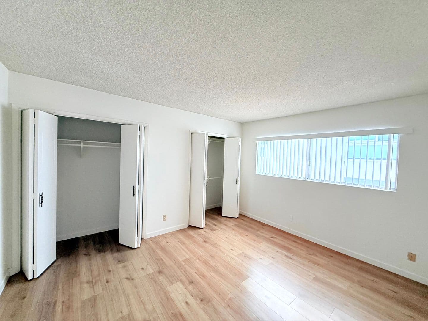 Los Angeles Apartment: 1275 Barry Avenue